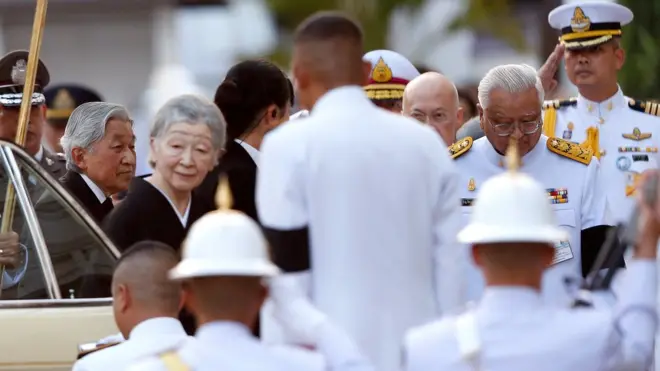 日本天皇的皇后周日（3月5日）离开越南抵达泰国