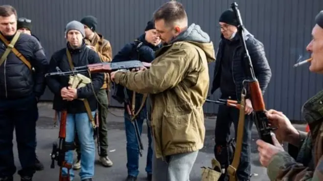 Cause of Russia and Ukraine war: Pictures of Ukraine arming ordinary citizens against Russia attacks, NATO send more troops
