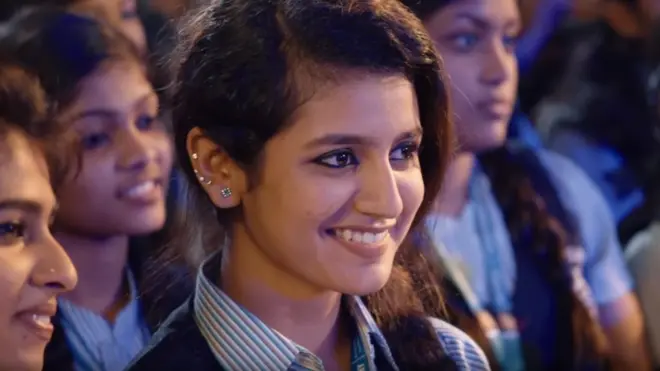 اسی گانے سے لیے گئے 26 سیکنڈ کے ایک ویڈیو کلپ نے جنوبی ہند کی ریاست کیرالہ کی ایک لڑکی پریا وریئر کو ملک بھر کے نوجوانوں کی ڈریم گرل بنا دیا