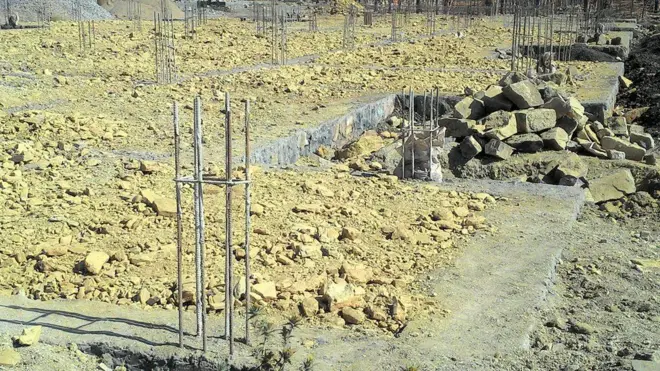 ኣብ መንደር ሚዘር ይህነፁ ካብ ዘለዉ መንበሪ ገዛውቲ