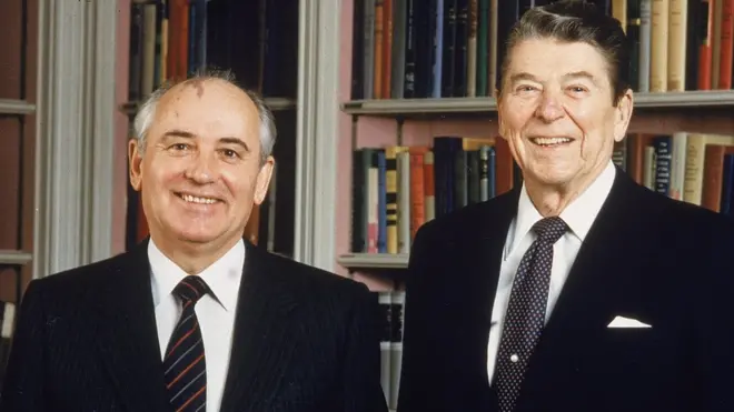 Михаил Горбачев выступил освободителем народа от тоталитарного морока - и от надоевшей всем холодной войны