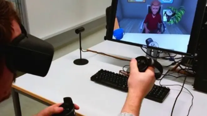 يعرفنا أنيس القديحي على طريقة استخدام تقنية الواقع الافتراضي في أيسلندا لتدريب المعلمين أثناء التعليم عن بعد ليكون التعليم أكثر فعالية.