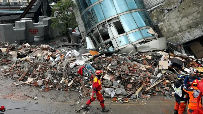倒塌的雲門翠堤是"頭重腳輕"的樓房