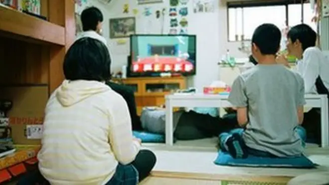 Enfants jouant à l'école libre de Tamagawa