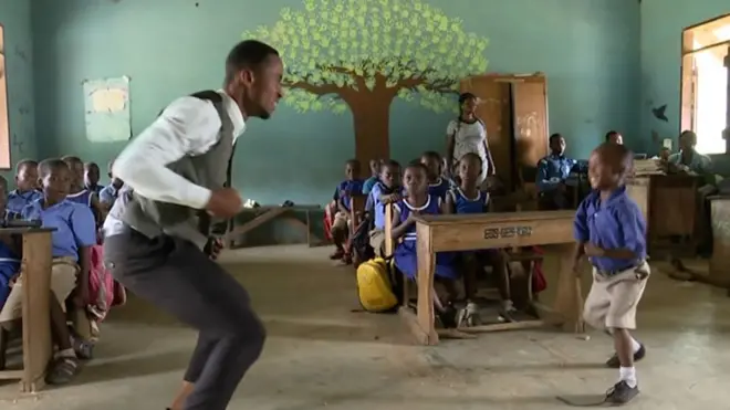 Саки Перси на работе.