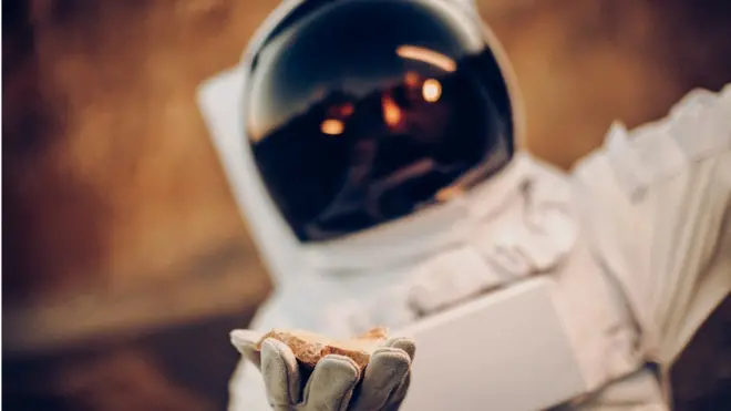 स्पेस सूट में अंतरिक्षात्री