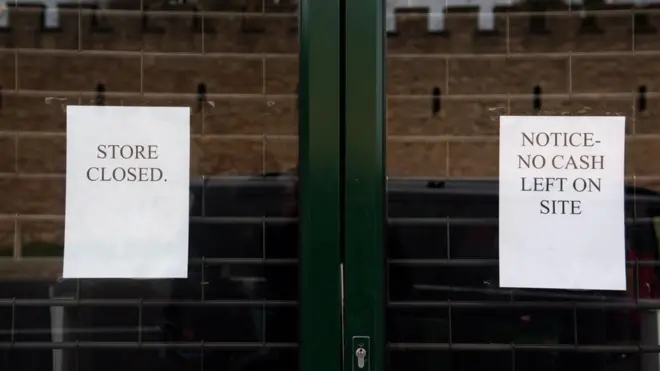 أعداد طلبات الحصول على إعانات البطالة في الولايات المتحدة تخطّت حاجز الثلاثة ملايين، متجاوزة الرقم القياسي الذي حققته من قبل في عام 1982 حين بلغت695 ألف طلب