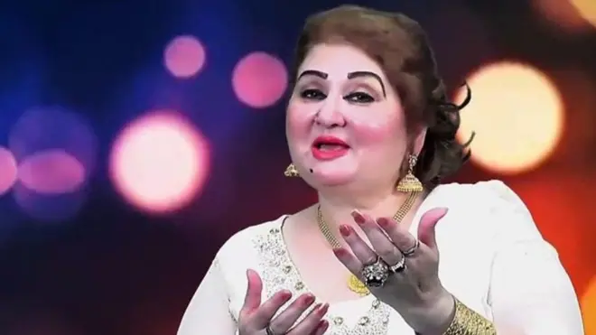 د پښتو ژبې نامتو سندرغاړې ماه جبین قزلباش نن چارشنبه د پېښور په لیډي ریډنګ روغتون کې د زړه له ناروغۍ مړه شوه.