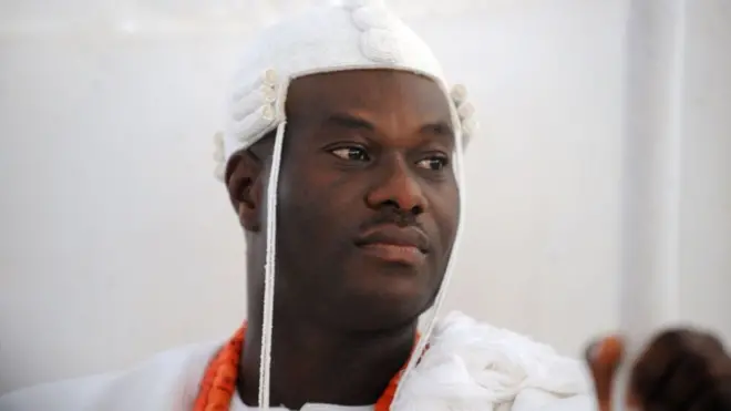 Itahunsira waye laarin Oluwo ti ilu Iwo, ati Ọọni ti Ile Ifẹ