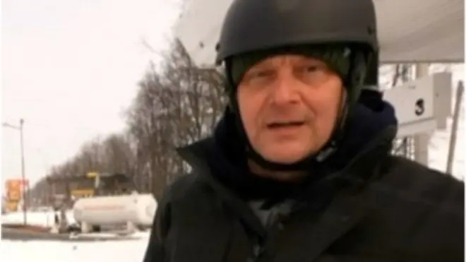 යුක්‍රේන සෙබළුන් සමග යුද්ධ පෙරමුණට ගිය BBC මාධ්‍යවේදියා