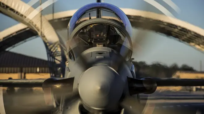 Super Tucano A-29 plane dey help pilot see enemy for night