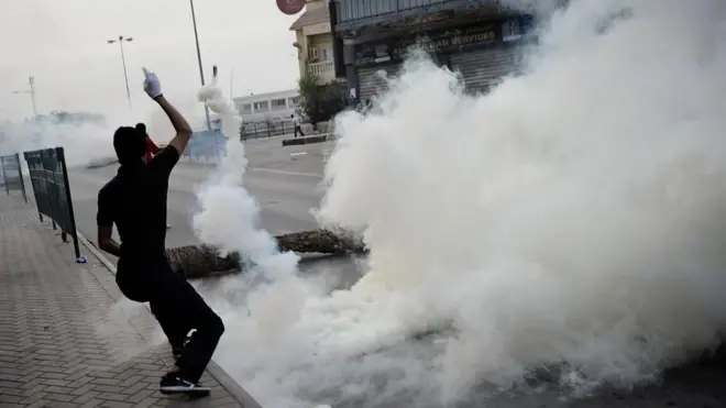احتجاجات البحرينيين بدأت في 2011 مطالبين بحكومة منتخبة