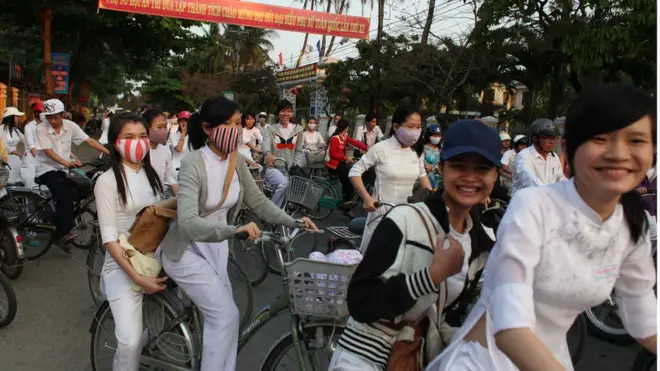 Học sinh tan trường ở Hội An