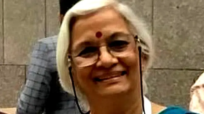 साधना रामचंद्रन (दाएं)