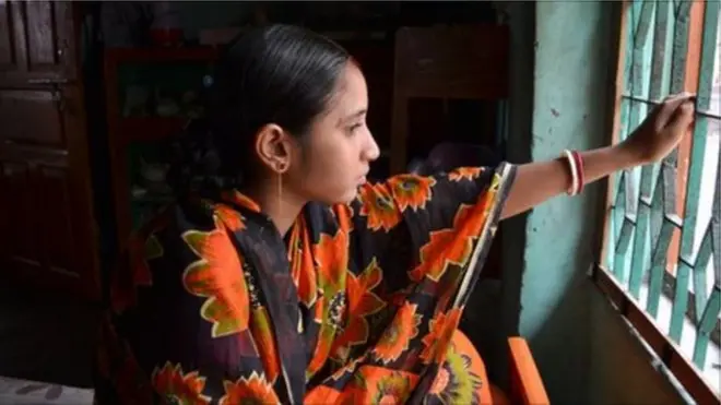 අඩු වයේ මනමාලියක් - බංග්ලාදේශ් දැරියක්