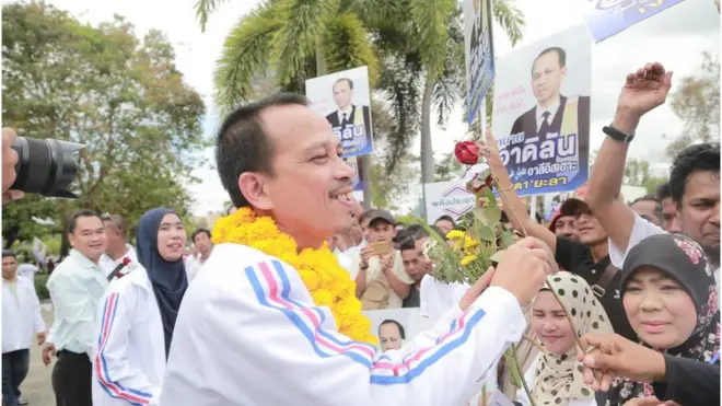 ทนายอาดิลัน