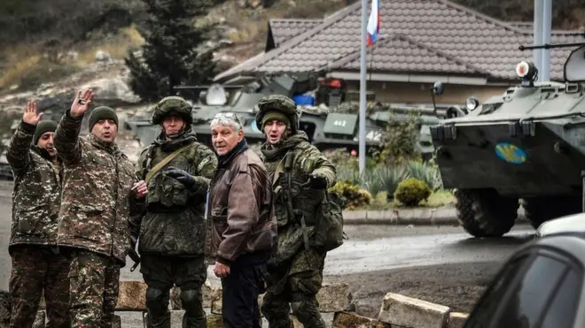 В составе миротворческого контингента вдоль линии соприкосновения и Лачинского коридора разместятся почти 2000 российских миротворцев