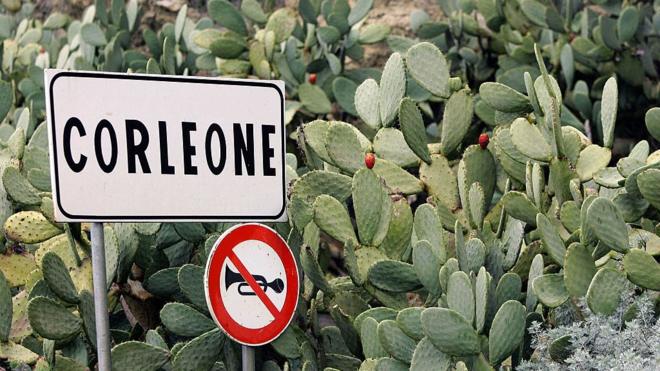Entrada al pueblo Corleone, donde nació unoresultadodasloteriaslos líderesresultadodasloteriasla Cos Nostra.
