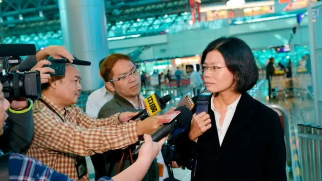 李明哲之妻李净瑜（右）去年3月第一次前往大陆探监