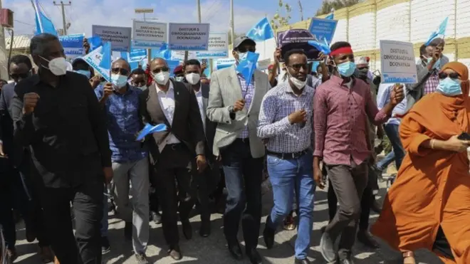 ዕድመ ስልጣን ብፕረዚደንት መሓመድ ፋርማጆ ዝምራሕ መንግስቲ ኣብ ዝሓለፈ ሰሙን ድሕሪ ምብቅዑ፡ ተቓወምቲ ወገናት ኣንጻሩ ተቓውሞታት ክካየድ ጸዊዖም