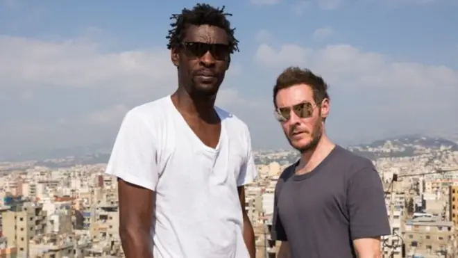 Роберт Дел Наджа грає у гурті Massive Attack