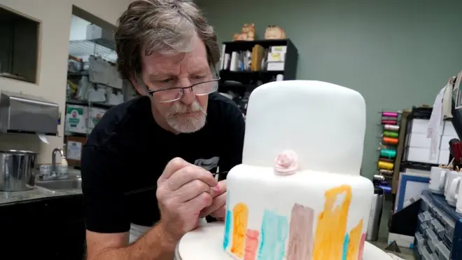 Кондитер Джек Филлипс за работой