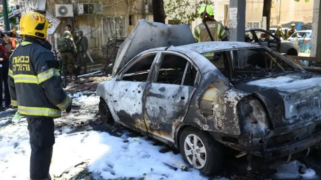 一枚火箭弹击中了特拉维夫郊区拉马特甘的一条街道，造成一名男子死亡。