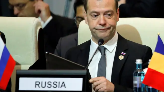 Медведев сказал, что Россия может пойти на разрыв отношений, если не останется других способов "отрезвить" Киев