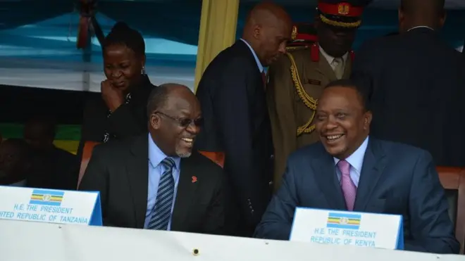 Rais Magufuli na Rais Kenyatta wakati wa mkutano wa Jumuiya ya Afrika Mashariki