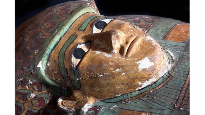 Un sarcophage égyptien. Celui remis aux autorités date d'entre 150 et 50 avant J-C.