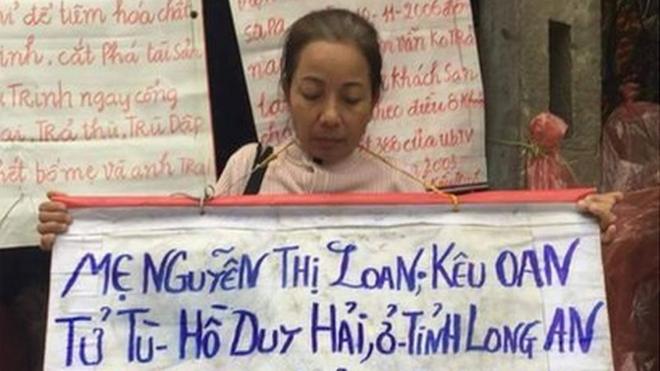Bà Nguyễn Thị Loan, mẹ Hồ Duy Hải, trong quá trình đi tìm công lý cho con trai