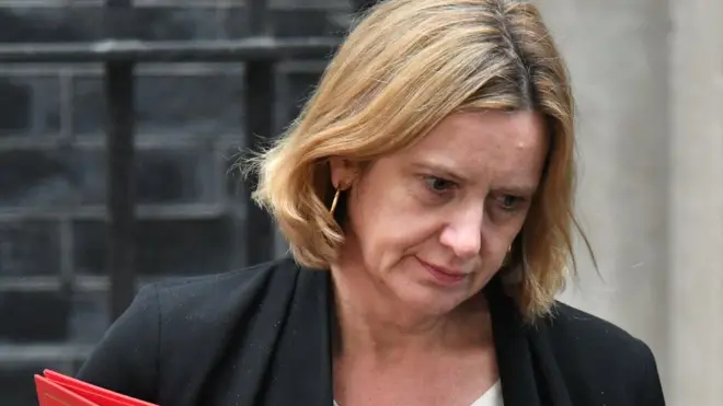 Amber Rudd menyatakan tidak punya target dalam pemulangan imigran gelap namun surat kepada PM menujukkan hal berbeda.