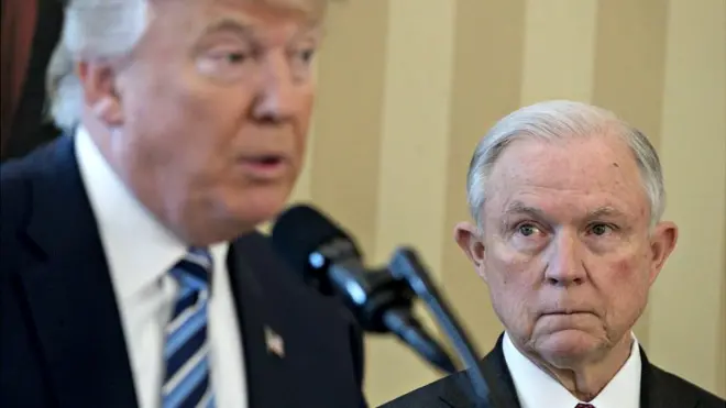 Voces del Partido Demócrata han reclamado la renuncia de Sessions.