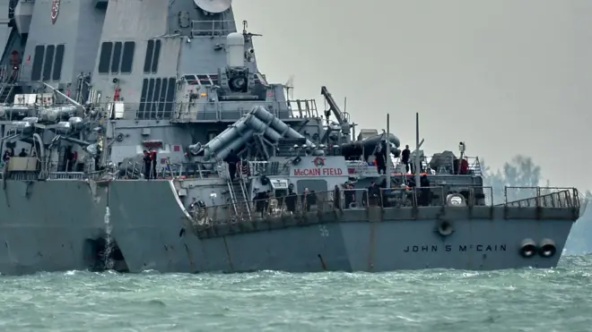 tàu khu trục tên lửa dẫn đường USS John McCain