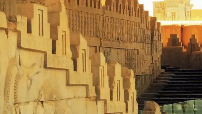 तख्त जमशेद परिसर के मुख्य हॉल के अवशेष जिसे सिकंदर महान ने जमीन पर गिरा दिया था