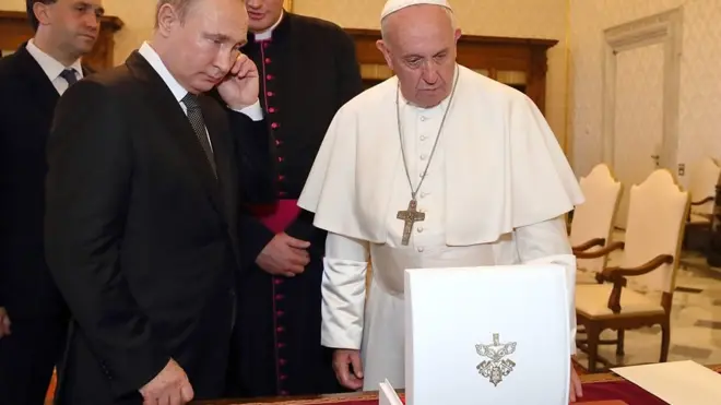 Папа римский и Владимир Путин