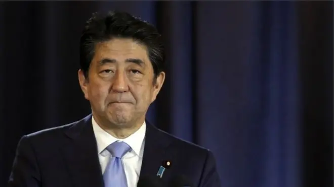 Thủ tướng Shinzo Abe ký bản ngân sách quốc phòng cho năm tài chính từ 01/04/2017.
