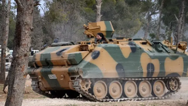 تسعى تركيا إلى إبعاد تنظيم الدولة الإسلامية والمقاتلين الأكراد عن المناطق السورية القريبة من حدودها