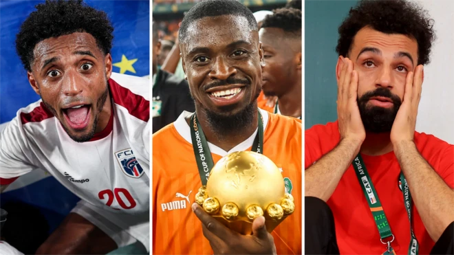 Ryan Mendes (Cap-Vert), Serge Aurier (Côte d'Ivoire) avec le trophée de la Coupe d'Afrique des Nations 2023 et Mohamed Salah (Égypte).
