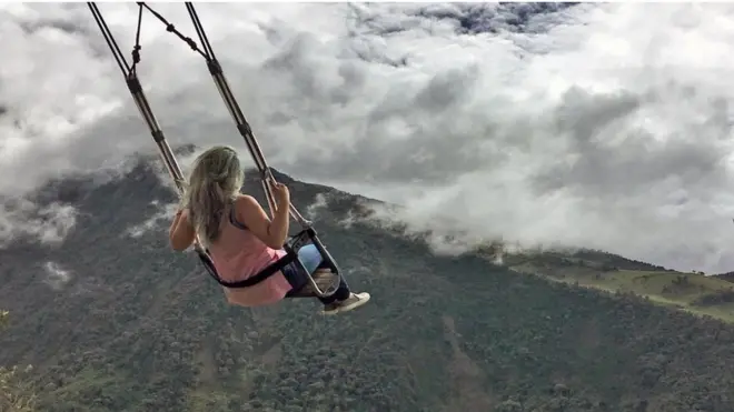 Setelah foto ini menjadi viral, turis mulai berdatangan ke La Casa del Arbol untuk berayun (Kredit: Eliot Stein)