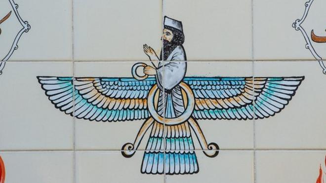 Símbolo de Faravaha en un templo en Shiraz