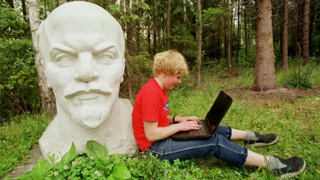 Нынешние молодые знают об СССР только лишь из книг да рассказов старшего поколения - родителей, бабушек, дедушек....