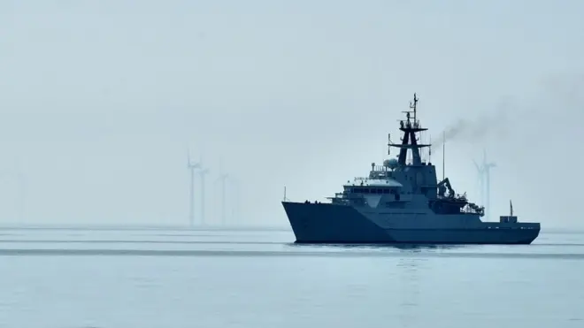 سفينة حربية