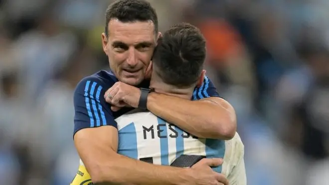 زادت شعبية سكالوني بشكل جنوني في الأرجنتين خلال الاستعداد لنهائيات كأس العالم 2022 بقطر