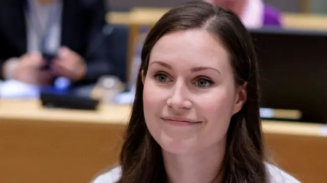 ప్రపంచంలోనే అత్యంత తక్కువ వయసులో ప్రధాన మంత్రయిన నేతగా రికార్డులకెక్కిన సనా మారిన్