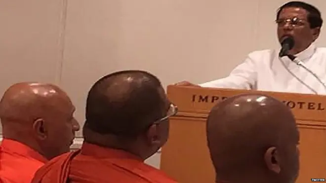 ජපානයේදී ජනාධිපතිවරයා අමතන රැස්වීමක සිටින ඥානසාර හිමියන්