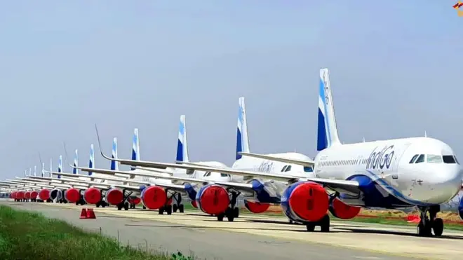 పార్కింగ్లో విమానాలు