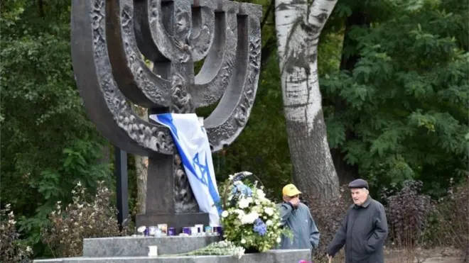 29 сентября 1941 года в Бабьем Яру было убито почти 34 тысячи человек, подавляющее большиство из которых были евреями