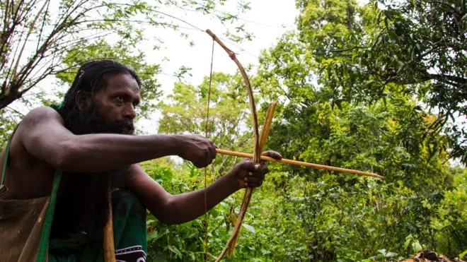 Salah seorang anggota Suku Vedda di Sri Lanka.