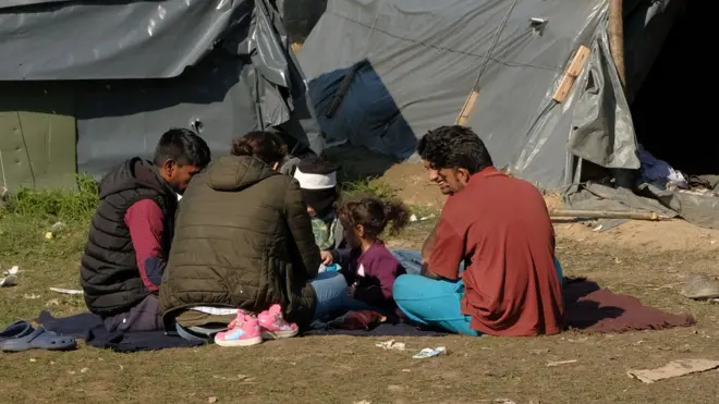 په دې کډوالو کې ښځې او ماشومان هم شامل دي